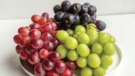 El origen de la tradición de comer 12 uvas combina elementos históricos, simbolismo y tradición popular. El origen de la tradición de comer 12 uvas combina elementos históricos, simbolismo y tradición popular.