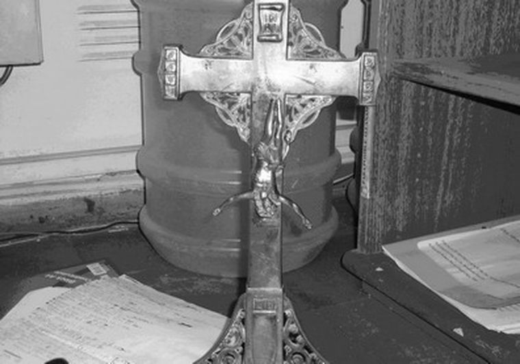 Las víctimas debía jurar ante este crucifijo.