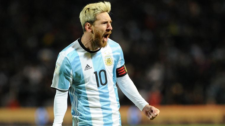 El 10 volvió, con gol incluido, ante Uruguay en Mendoza. Foto: Archivo