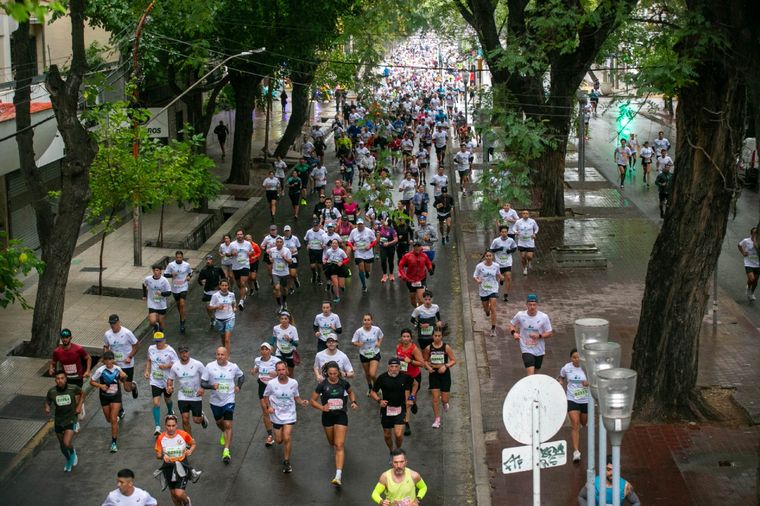 La edición 2026 de la Media Maratón Mendoza se realizará este domingo y habrá varios cortes de calle por el microcentro. Foto: Ciudad de Mendoza.