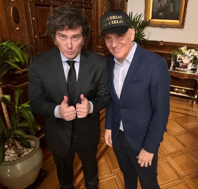 Espert junto a Javier Milei después de sumarse a La Libertad Avanza. Foto: Captura X