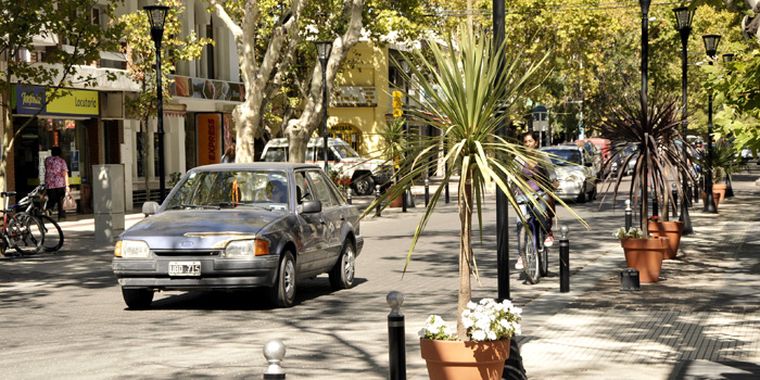 La experiencia anterior no fue positiva. Por ello, el Paseo Pellegrini, no será peatonal este fin de semana. Foto: Archivo/Mediamza.com