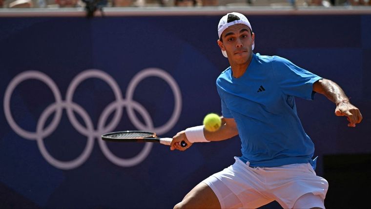 Francisco Cerúndolo está en los octavos de final de los Juegos Olímpicos. Foto: @AATenis