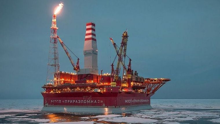 La guerra en Ucrania podría terminar si los países de Occidente dejaran de comprar petróleo y gas de Ruisa, afirma el exasesor económico del presidente Putin. Foto: ANADOLU / GETTY