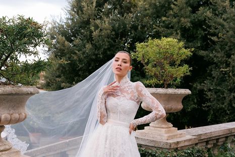 Descubre los maravillosos vestidos que Michelle Salas lució en su boda Foto: German Larkin / Vogue Mexico