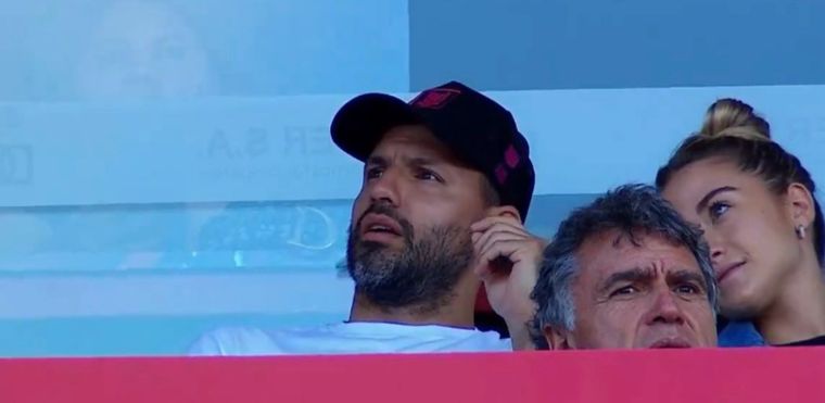 El enojo de Agüero tras el arbitraje de Dóvalo. Foto: Archivo