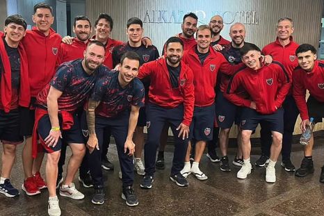 El plantel de Andes Talleres, que debuta hoy ante el Barcelona de España.&nbsp;