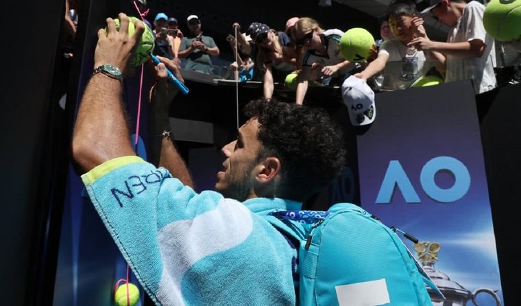 Francisco Cerúndolo festejó su pase a octavos de final del Australian Open 2026 con un mensaje especial dedicado a los fanáticos argentinos.