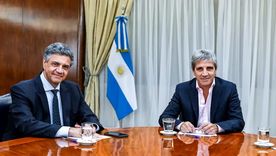 Jorge Macri y Luis Toto Caputo tiene abierto un frente de disputa en el que sobresalen el traspaso de 31 lí9neas de colectivos a la Ciudad y los fondos adeudados de la coparticipación. Foto: Ciudad de Buenos Aires