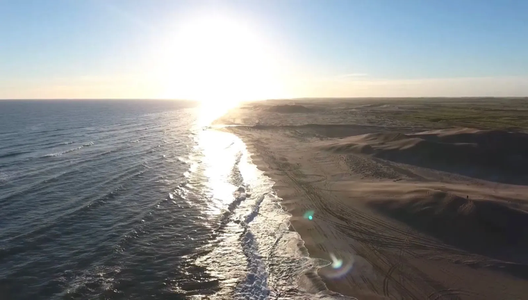 Calles sencillas, una plaza circular y pocas casas frente al mar: así es el pueblo costero que aún conserva playas vírgenes lejos del turismo masivo. Calles sencillas, una plaza circular y pocas casas frente al mar: así es el pueblo costero que aún conserva playas vírgenes lejos del turismo masivo.