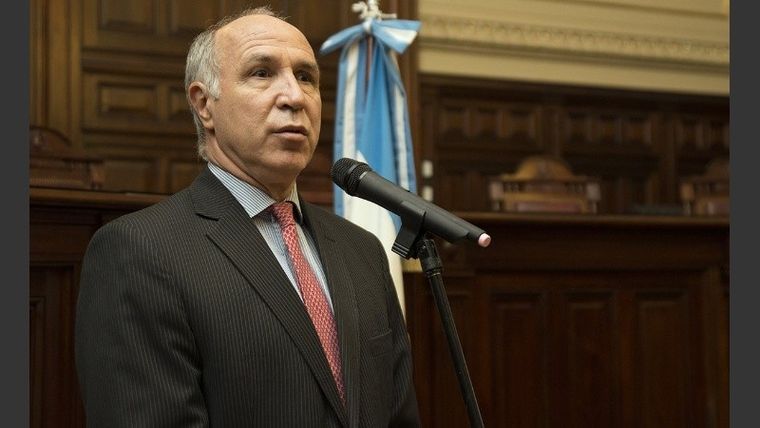 Lorenzetti enfatizó que las personas que intentan proyectar su vida laboral y económica necesitan reglas claras, previsibles y estables.