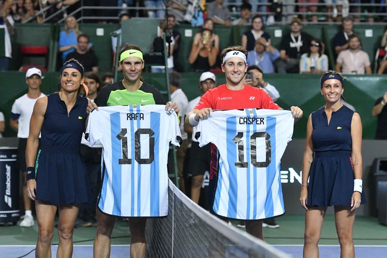 Gabriela Sabatini, Rafa Nadal, Casper Ruud y Gisela Dulko regalaron una gran tarde de Tenis. Foto: Télam