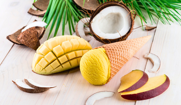 Helado de coco y mango: receta casera tropical y cremosa Foto: Shutterstock