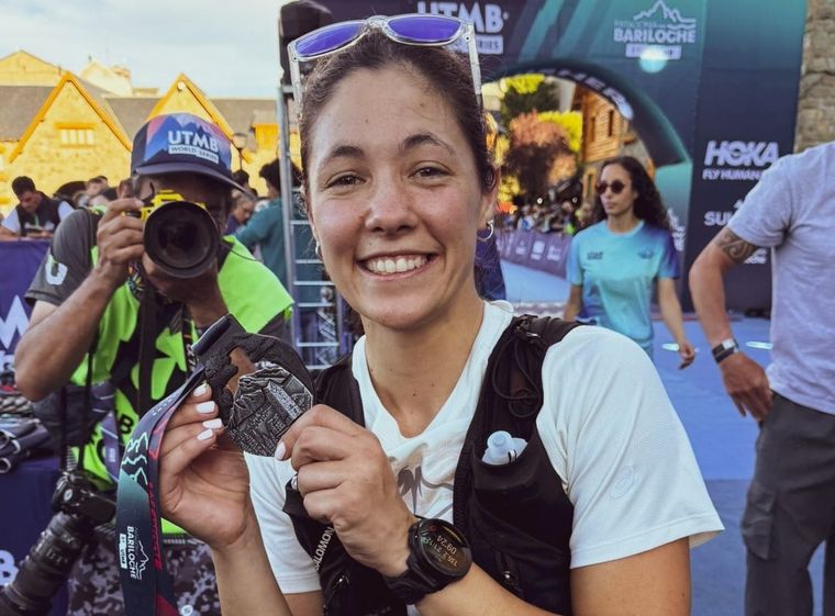 Maru Fernández de 29 años y un presente deportivo enorme: ganó en Bariloche y piensa en Mont Blanc. En MDZ Radio contó cómo entrena y cómo vive el trail running.