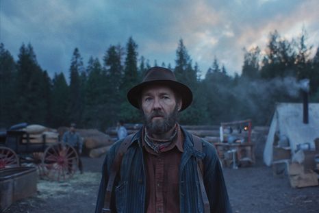 La película de Netflix sigue a Robert Grainier, un leñador y trabajador del ferrocarril que atraviesa su vida en la América de comienzos del siglo XX. La película de Netflix sigue a Robert Grainier, un leñador y trabajador del ferrocarril que atraviesa su vida en la América de comienzos del siglo XX.