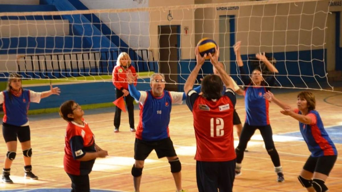 Furor entre los mayores de 50: el deporte que alivia el estr