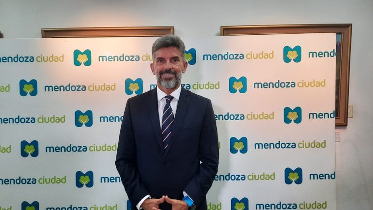 El intendente de la capital en el HCD de Ciudad.