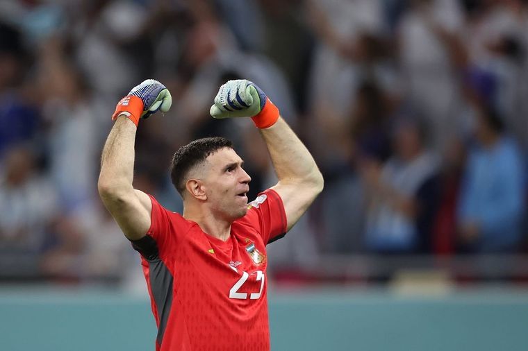 Dibu Martínez quiere seguir batiendo récords en la Selección. Foto: Emiliano Martínez Twitter