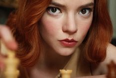 gambito de dama: ¿jugar al ajedrez te hace ver sexy?