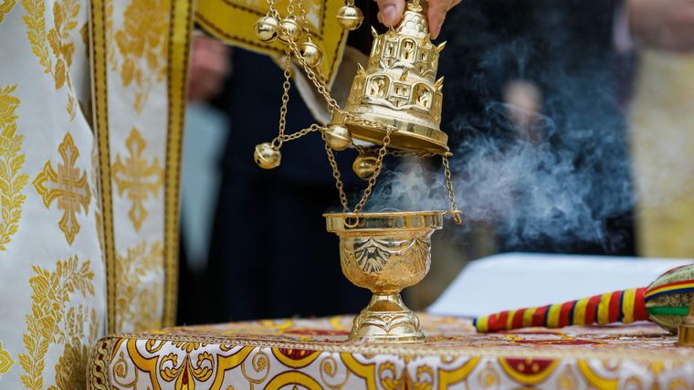 DeCarlo cree que la Iglesia católica podría usar su enorme poder blando para influir positivamente en el mercado del incienso.