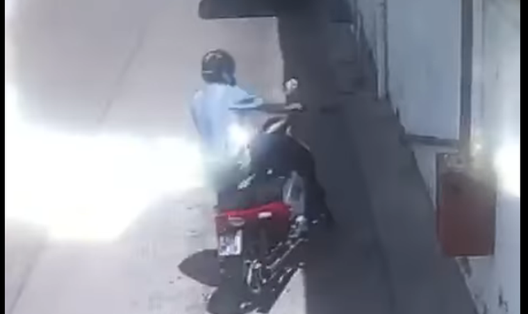 El ladrón quedó grabado mientras se robó la moto en Las Heras.