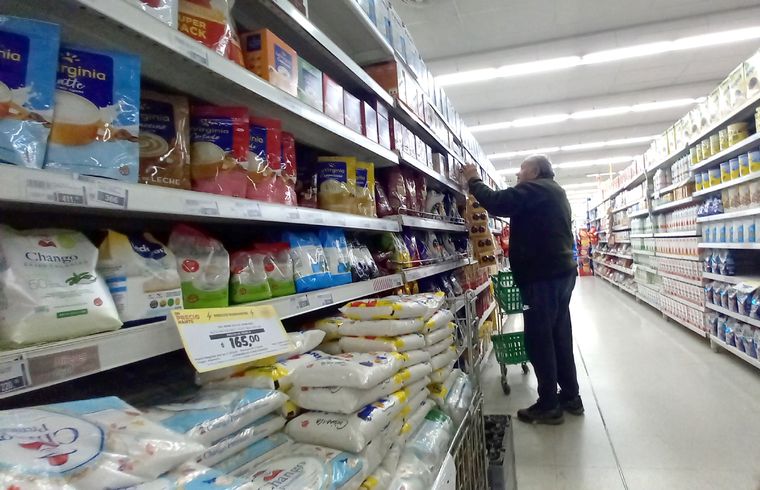 El especialista económico puso en duda que las empresas cumplan y no aumenten los precios durante el mes de noviembre. Foto: Maximiliano Ríos / MDZ