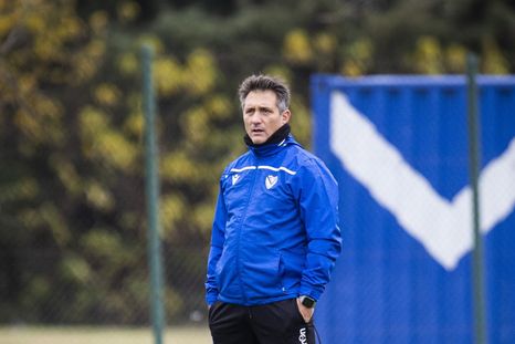 Guillermo Barros Schelotto evalúa sumar a un volante creativo borrado por Gallardo. Guillermo Barros Schelotto evalúa sumar a un volante creativo borrado por Gallardo.