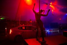 Emergencia Ante el parate económico, la industria del sexo experimenta con nuevas opciones.