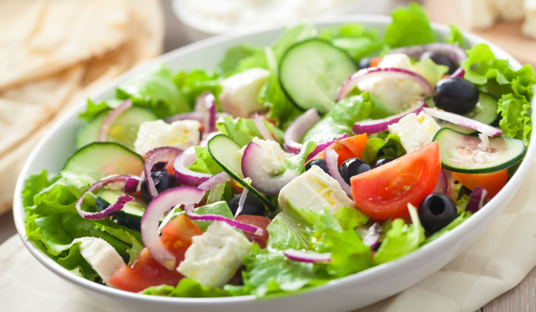 Ensalada griega: sabores mediterráneos en cada bocado Foto: Shutterstock
