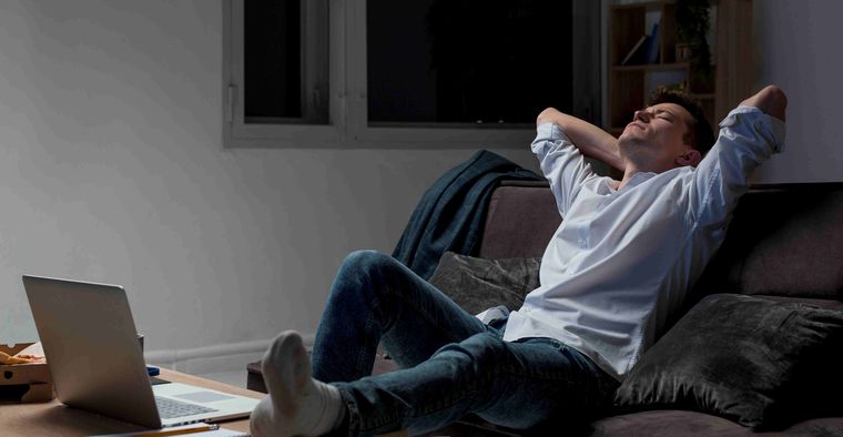 Con la llegada del otoño y la reducción de las horas de luz natural, muchas personas empiezan a experimentar cansancio, cambios en el estado de ánimo, dificultades para concentrarse y alteraciones en el sueño. Con la llegada del otoño y la reducción de las horas de luz natural, muchas personas empiezan a experimentar cansancio, cambios en el estado de ánimo, dificultades para concentrarse y alteraciones en el sueño.