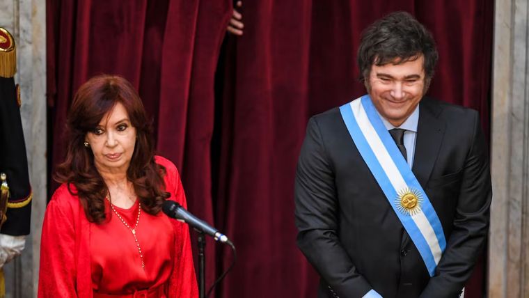 Javier Milei se corre de la agenda y se posiciona Cristina Fernández de Kirchner en una semana clave. Javier Milei se corre de la agenda y se posiciona Cristina Fernández de Kirchner en una semana clave.