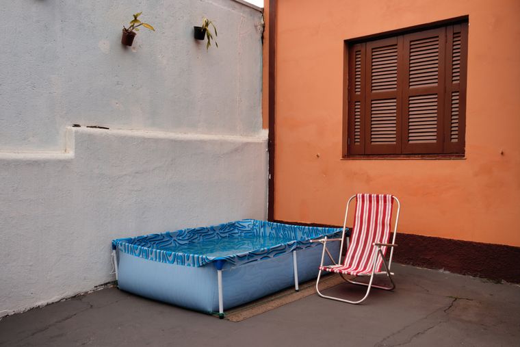 La pileta de lona es la opción más elegida en los patios durante el verano. Foto: Shutterstock