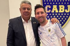 Chiqui Tapia reapareció posando con Lionel Messi tras el ruido y crecen las especulaciones en la Selección.