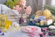 Crea tu propio perfume y anímate a ser parte de la cosmética natural Foto: mundoflores.net