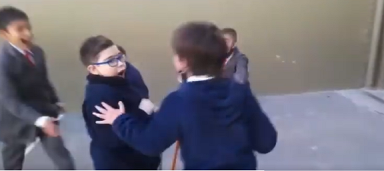 El abrazo de sus compañeros y el grito de gol Foto: Twitter