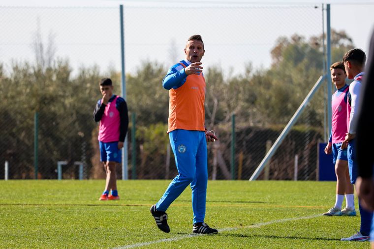 Ribonetto cerró la semana de entrenamientos y paró el equipo que jugará este jueves ante Mineiro. Foto: prensa Club Godoy Cruz.