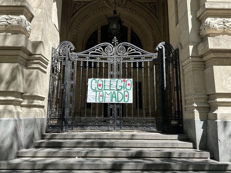 Volvieron a tomar el Colegio Nacional de Buenos Aires.