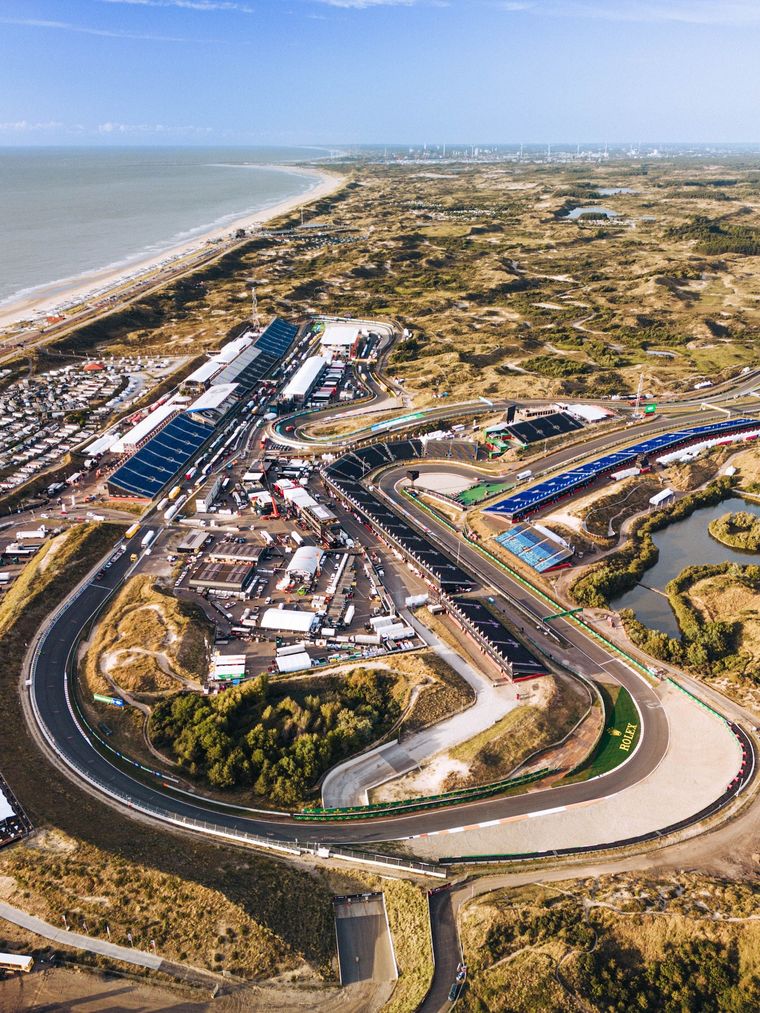 Toma aérea del circuito de Fórmula 1 de Zandvoort. Toma aérea del circuito de Fórmula 1 de Zandvoort.