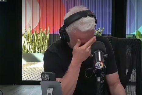 El conductor se conmovió hasta las lágrimas. Foto: Captura pantalla Urbana Play El conductor se conmovió hasta las lágrimas. Foto: Captura pantalla Urbana Play