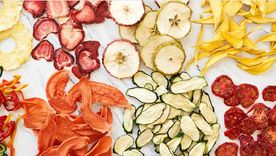 La fruta deshidratada se puede consumir en distintos tipos de comidas. Foto: Eating Well