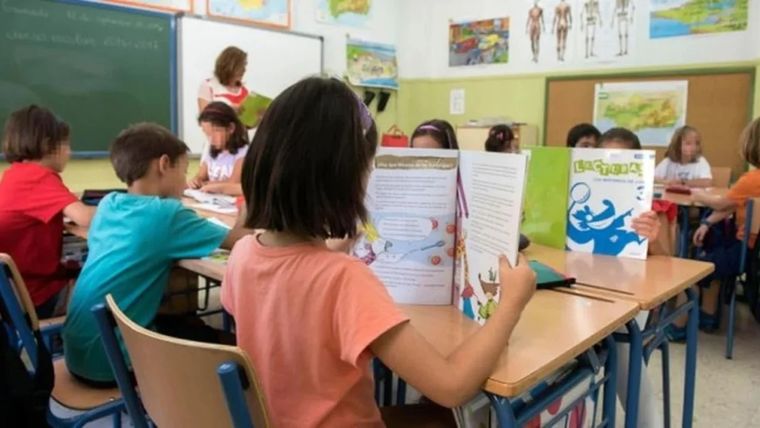 Un chico que todavía no tiene mucho vocabulario, va a tener dificultades para empezar a escribir y a leer. Foto: Archivo