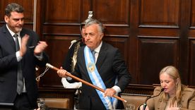 El gobernador de Mendoza, Alfredo Cornejo, lidia con una caída de recursos de coparticipación y recaudación local. El gobernador de Mendoza, Alfredo Cornejo, lidia con una caída de recursos de coparticipación y recaudación local.
