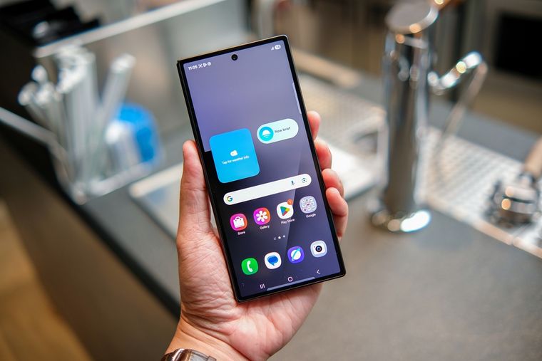 Samsung promete una vida útil de hasta 500.000 pliegues en condiciones ideales. Samsung promete una vida útil de hasta 500.000 pliegues en condiciones ideales.