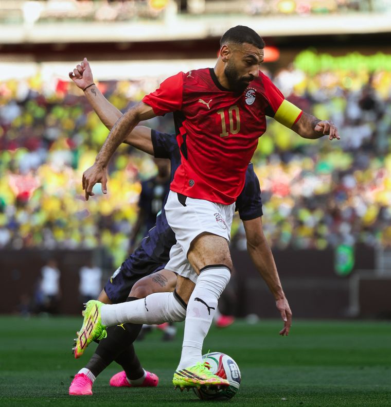FIFA obligó a Egipto a quitar las estrellas de su camiseta. FIFA obligó a Egipto a quitar las estrellas de su camiseta.
