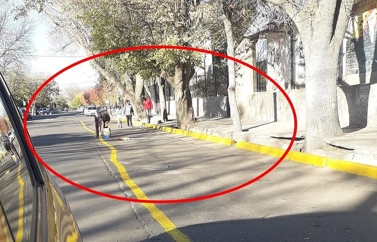 La curiosa línea del pintor distraído.