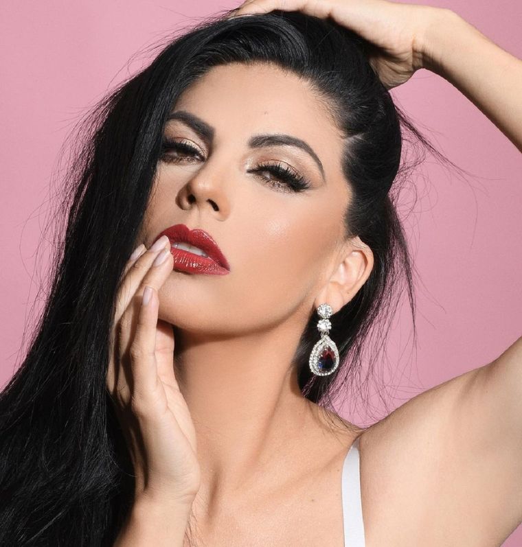 África Zavala marca tendencia con sus diversos looks en las redes sociales. Foto: Instagram