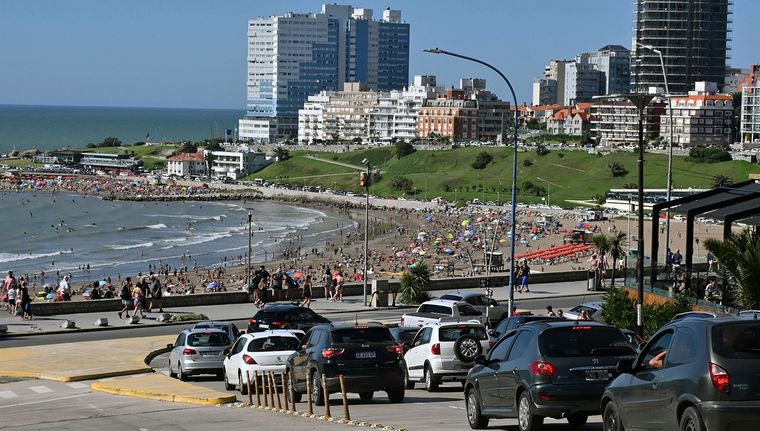 Dentro de los destinos nacionales, la Costa Atlántica sigue siendo lo preferido de los argentinos. Foto: NA