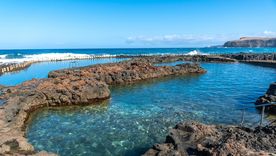 La playa de España con actividades acuáticas y agua cristalina. La playa de España con actividades acuáticas y agua cristalina.