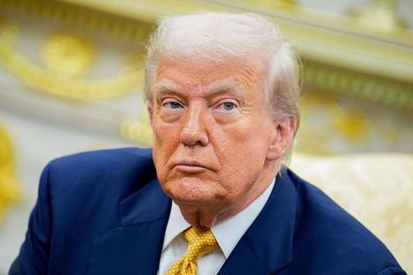 El presidente de Estados Unidos, Donald Trump, vino presionando fuerte a ña Reserva Federal para que baje las tasas de interés, en una jugada que para algunos analistas esconde licuar gran parte de la deuda de ese país vía inflación.