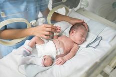 El bebé fue rescatado a tiempo y fue internado con signos de intoxicación, aunque está fuera de peligro El bebé fue rescatado a tiempo y fue internado con signos de intoxicación, aunque está fuera de peligro